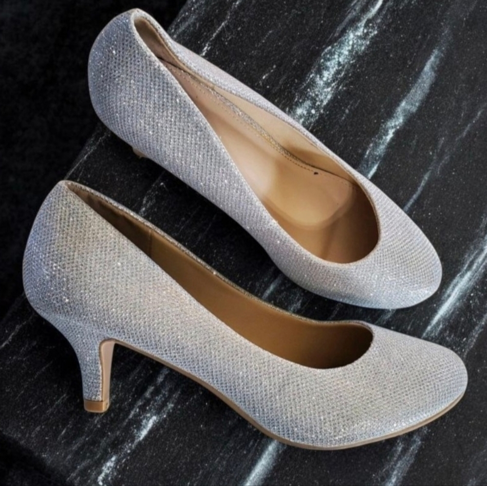 Beautiful Silver Sparkle Shoes size 10